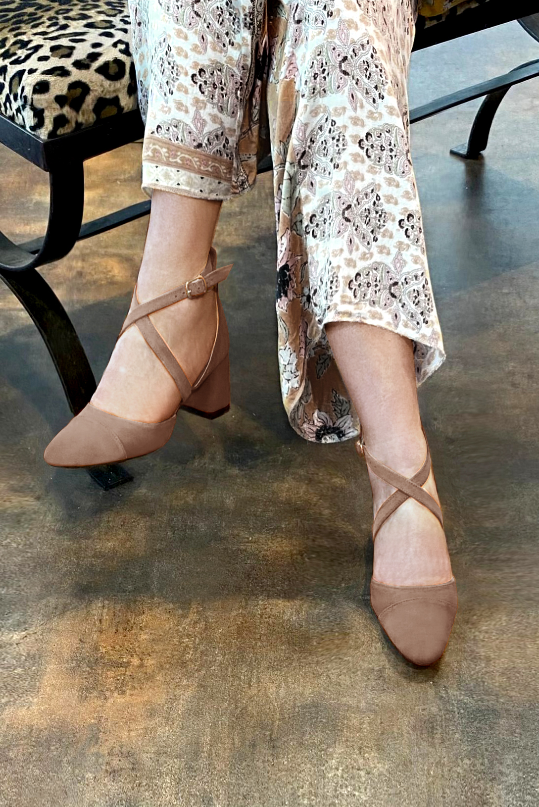 Biscuit beige women's open side shoes, with crossed straps. Round toe. Medium flare heels. Worn view - Florence KOOIJMAN